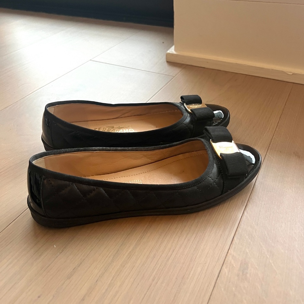Salvatore Ferragamo Black Quilted Patent And Leather Vara Bow Flats Size 7